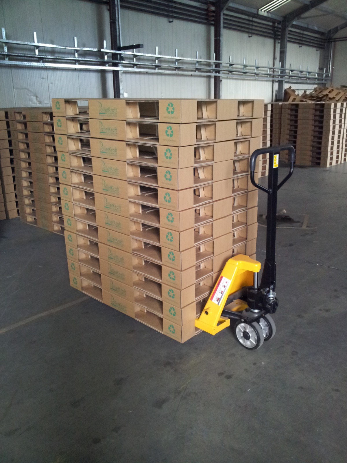 Corrugated pallet technology in an industrial production or logistics environment.